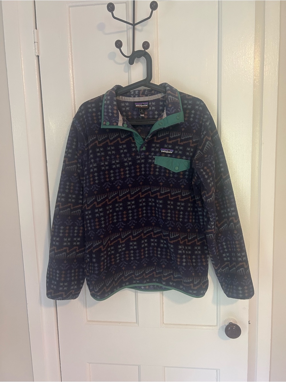 Patagonia Fleece Pullover in Navy with Green Pocket